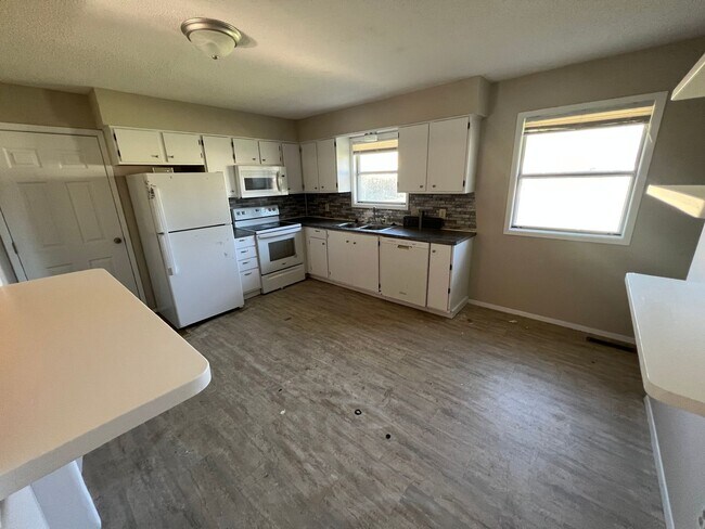 Building Photo - 3 Bed 1 Bath Republic, MO