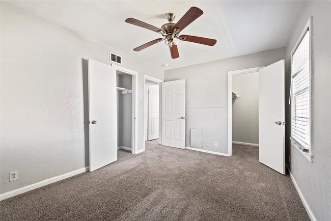 Building Photo - 322 24th Ave N