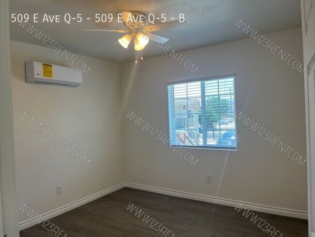 Building Photo - 509 E Ave Q-5