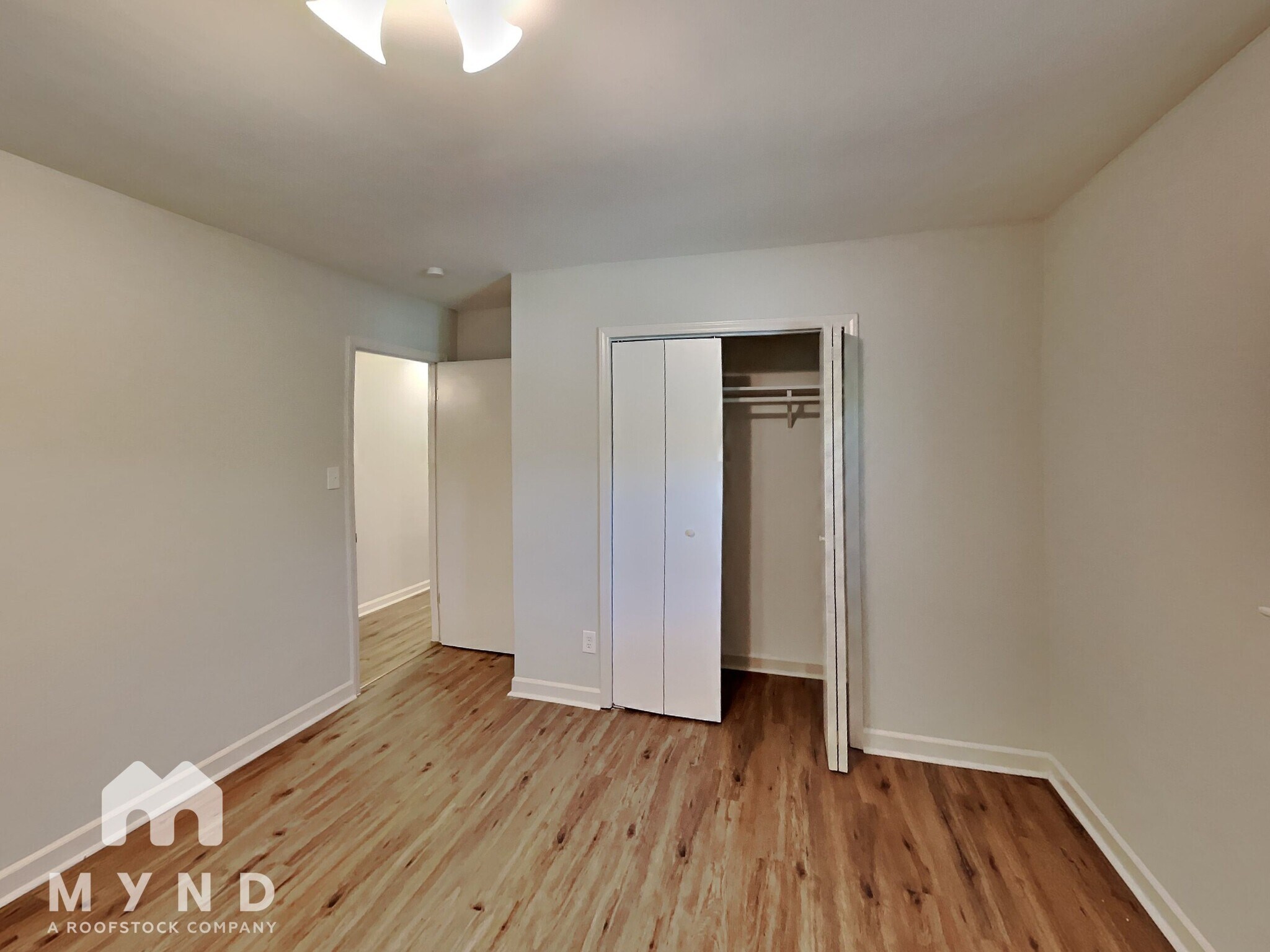 Building Photo - 3211 Spring Valley Dr