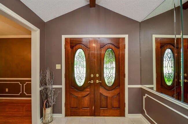 Building Photo - 3015 Bainbridge Ct