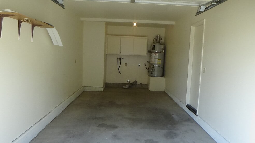 Garage/washer dryer hook ups - 308 W Barton Ave