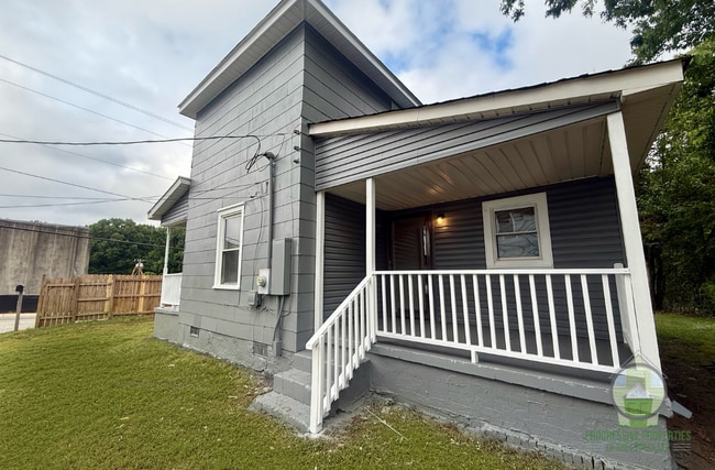 Building Photo - 1206 W Bramlett Rd
