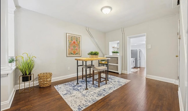 Building Photo - 108 Maple St