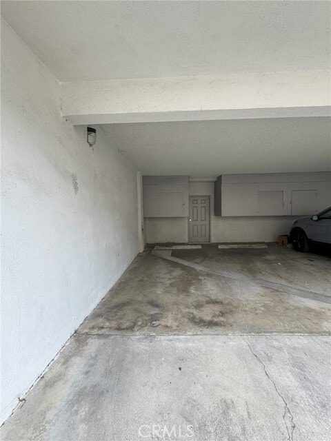 Building Photo - 6027 Greenleaf Ave