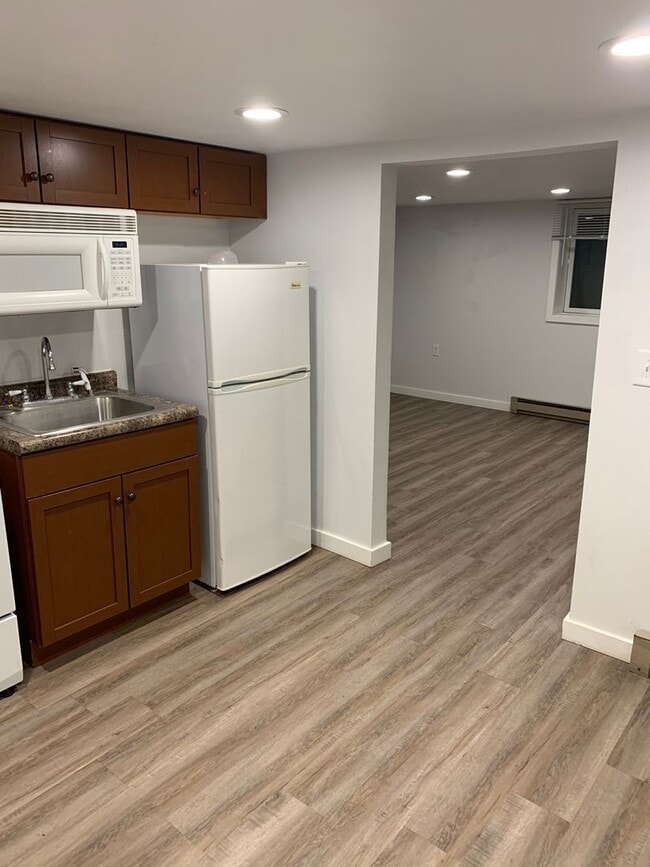 Building Photo - 406 S 11th St