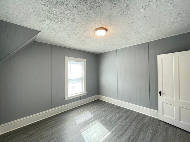 Building Photo - 357 Wilson St