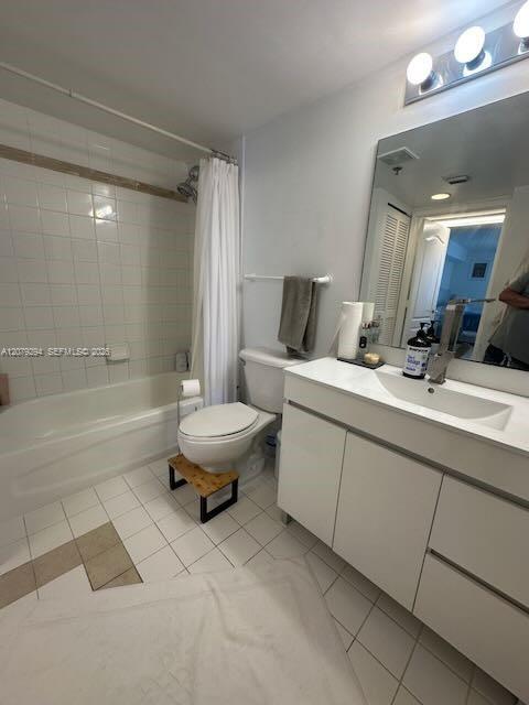 Building Photo - 1200 Brickell Bay Dr