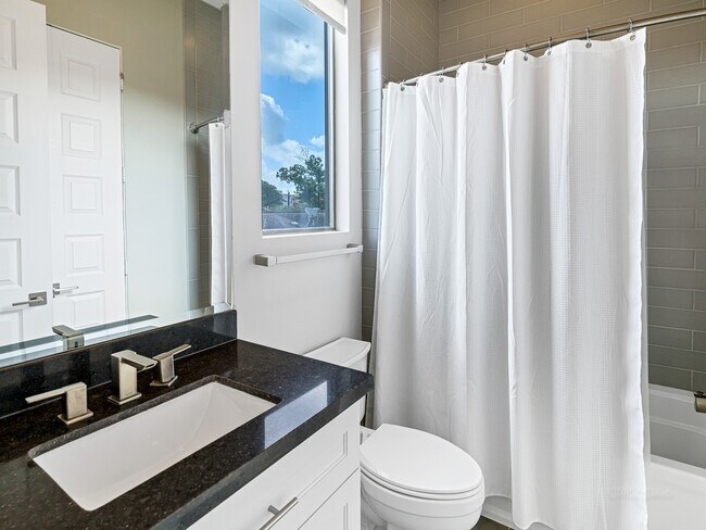 Building Photo - 1520 Malone St