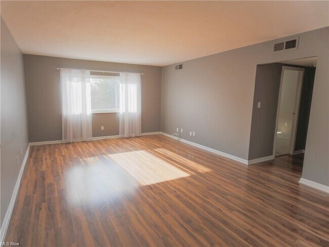 Building Photo - 20333 Detroit Rd