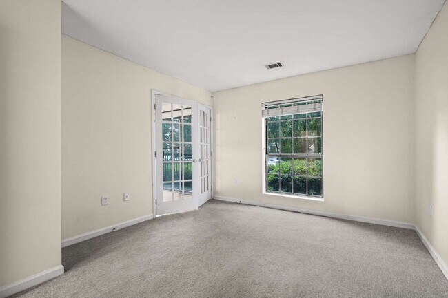 Building Photo - 3115 Pine Heights Dr NE