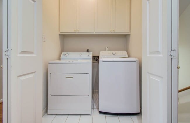 Building Photo - 6855 Bellgreen Dr