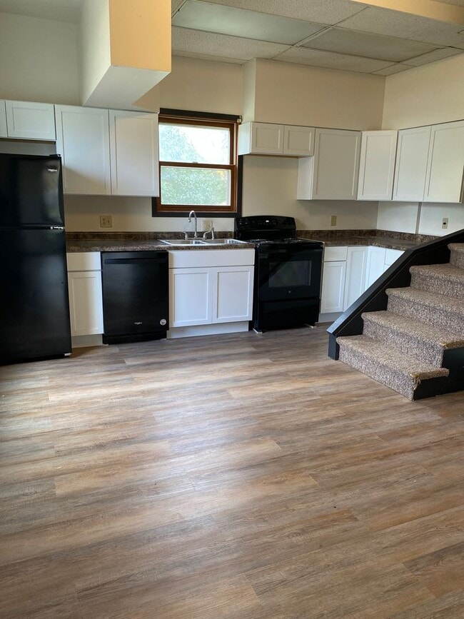 Building Photo - 902 E Kemp Ave