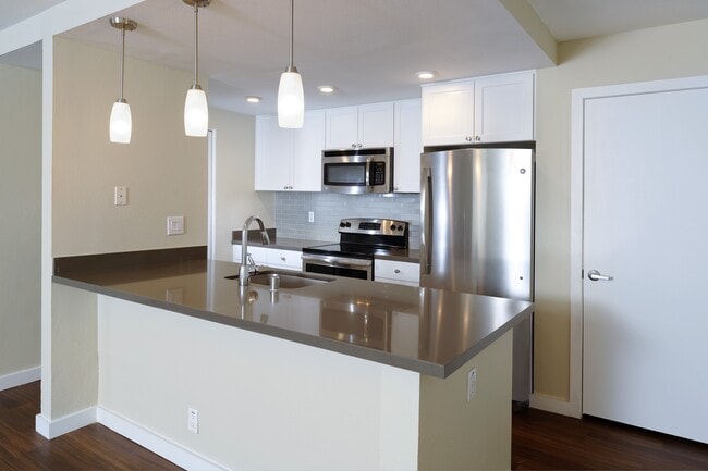 Kitchens With Quartz Countertops Tile Back Splash And Stainless Steel Appliances - Avalon La Jolla Colony