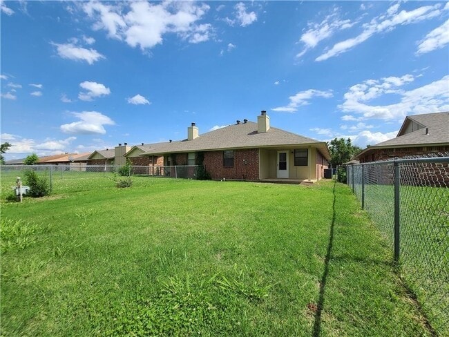 Building Photo - 235 Barrett Pl