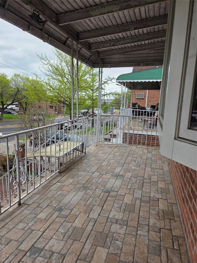 Building Photo - 1628 Allerton Ave