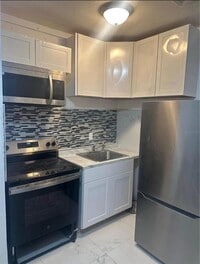 Building Photo - 820 Galsworthy Ave