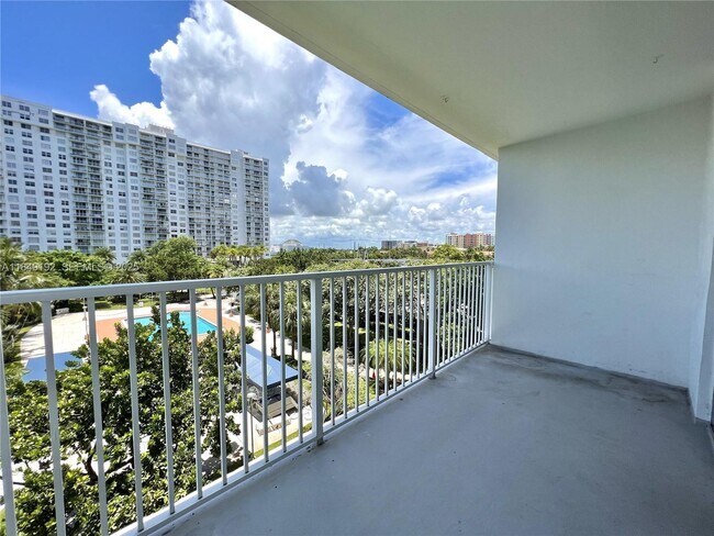 Building Photo - 2851 NE 183rd St