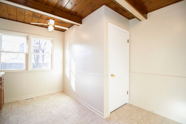 Building Photo - 4353 Lyman Ave