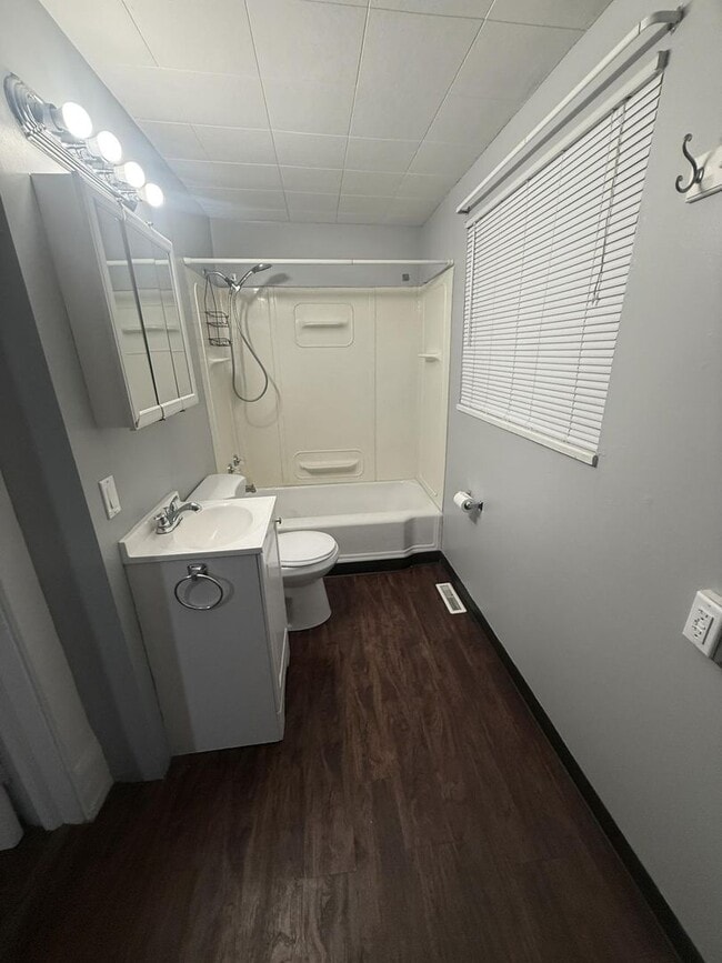 Building Photo - 202-204 Central Ave