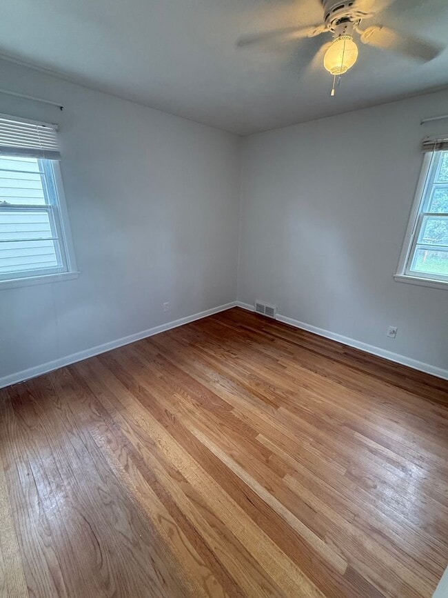 Building Photo - ~ FALL SPECIAL ~ Spacious 3-Bedroom, 2-Bat...