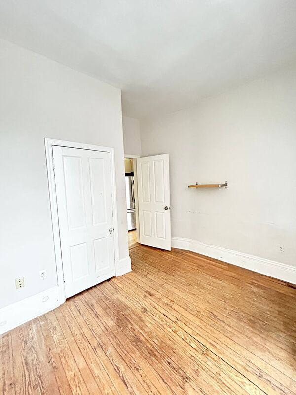 Building Photo - 24 E Mt Vernon Pl