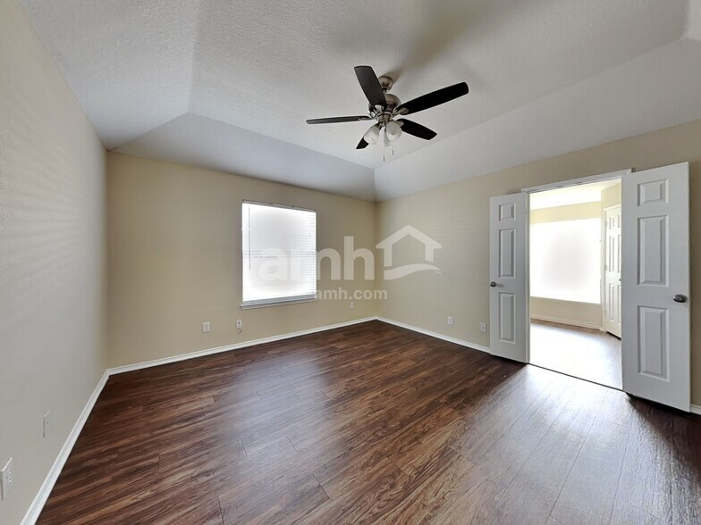 Building Photo - 324 Rock Hill Dr