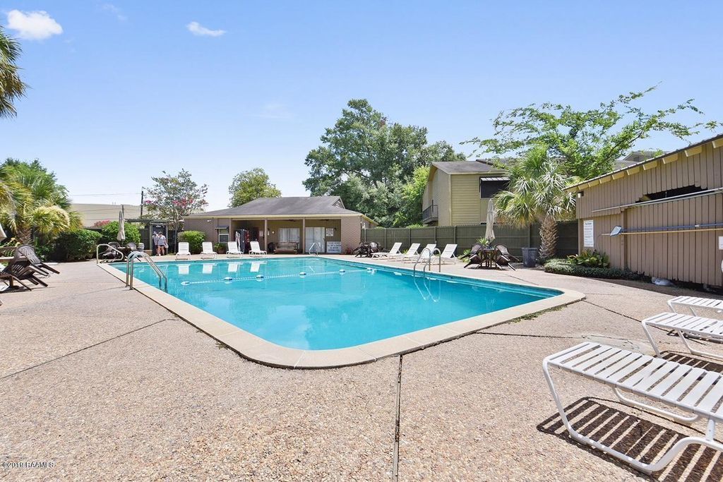 Building Photo - 220 Doucet Rd