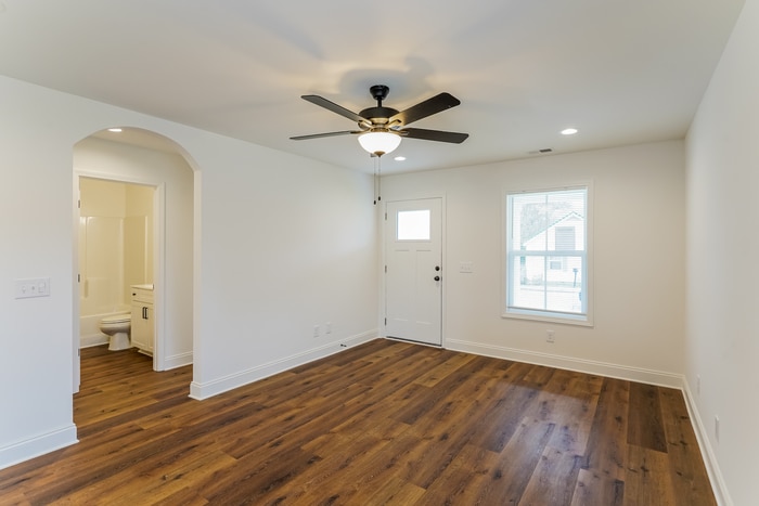 Building Photo - 658 19th Ave W