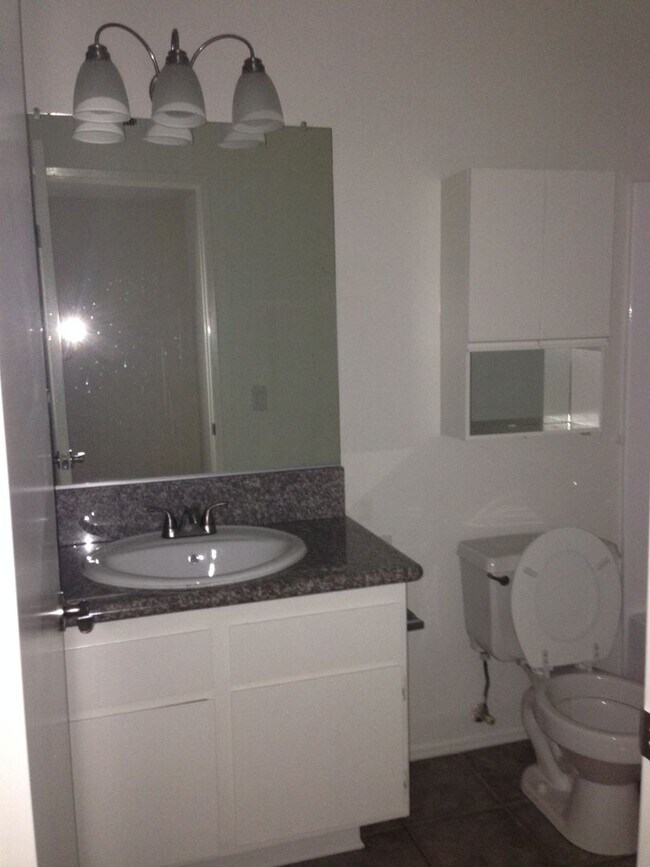 Building Photo - Beautiful CONDO for rent ! 1/2 OFF 1ST MONTH RENT!!