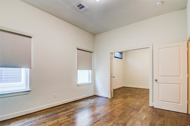 Building Photo - 2210 Hutchins St