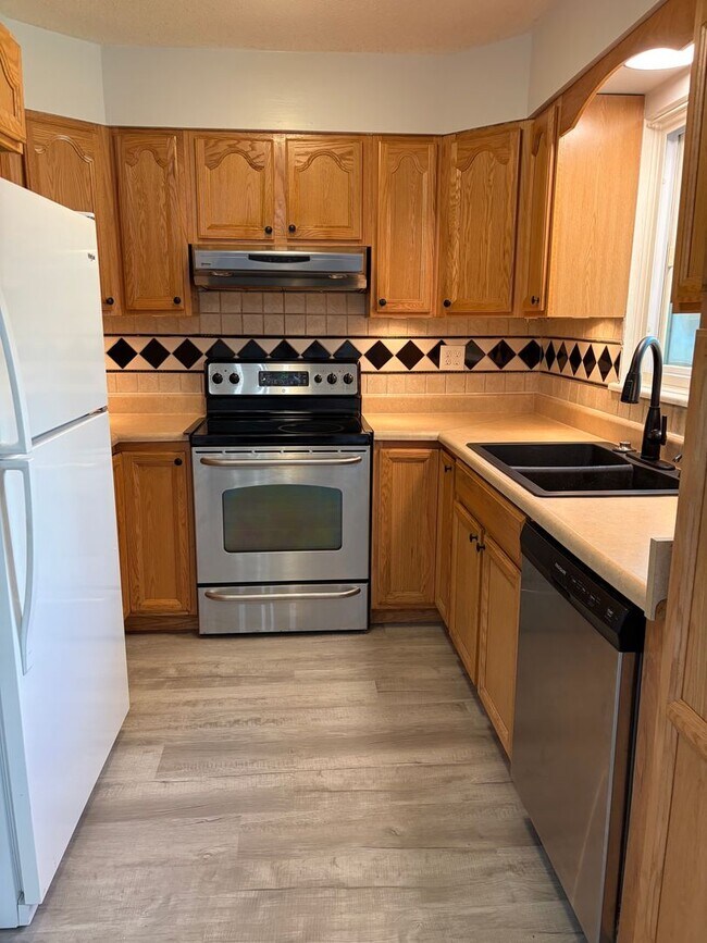 Building Photo - 920 Galen Dr