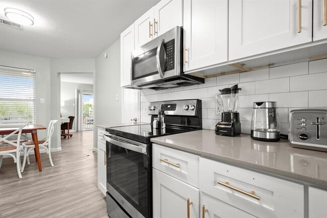 Building Photo - 6812 S Congress Ave