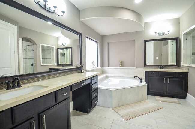 Building Photo - 10010 Cypress Path