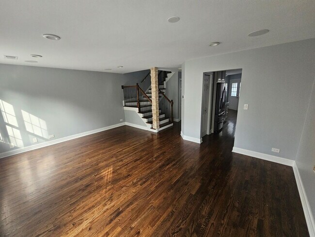 Building Photo - 1414 Hampshire Ct