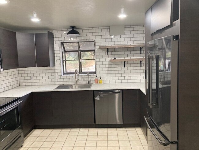 Building Photo - 1501 E Shenandoah Ct