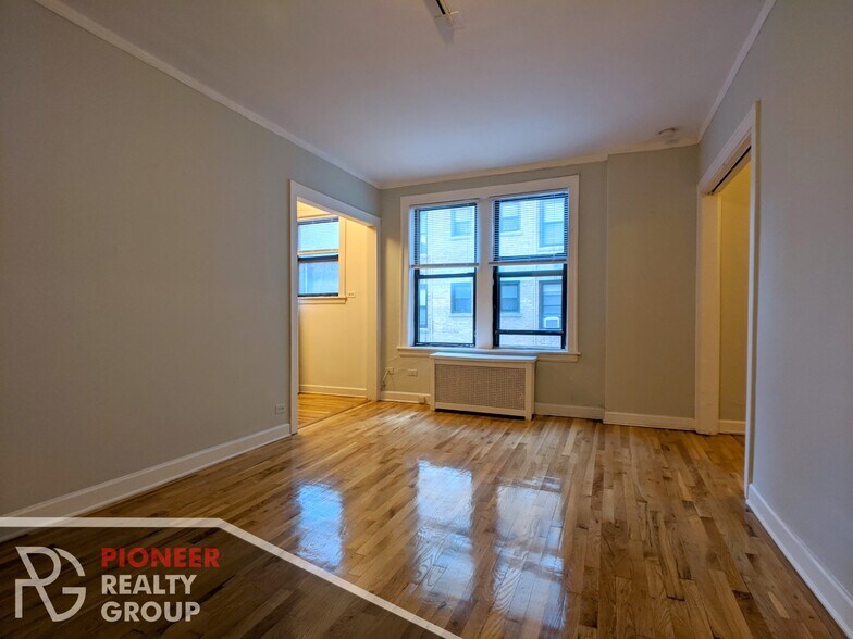 Building Photo - 737 W Belmont Ave