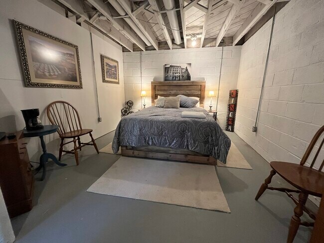 Building Photo - 2925 Center St