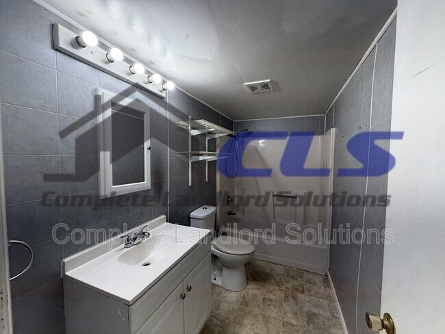 Building Photo - 626 E Curry Dr