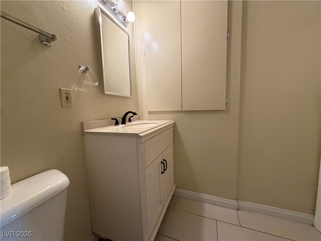 Building Photo - 4734 Roberta St