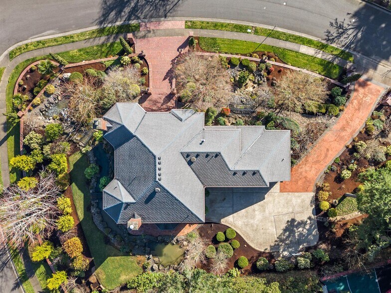 Building Photo - 16235 SW Falcon Dr