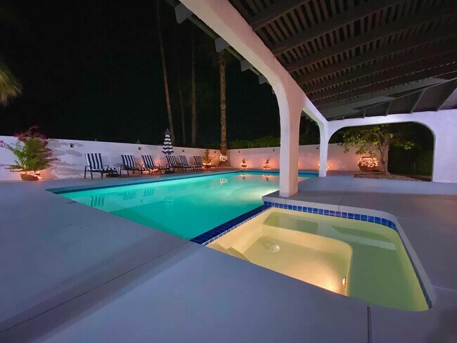 Building Photo - 1233 E Via Escuela