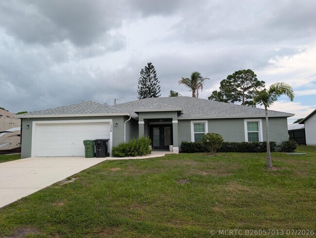 Building Photo - 1206 SW Asturia Ave