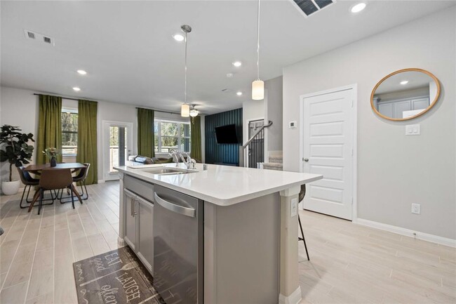 Building Photo - 16106 Oregon Oak Dr