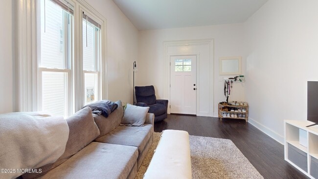 Building Photo - 43 Linden Pl