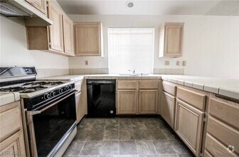 Building Photo - 9725 Horizon Hills Dr