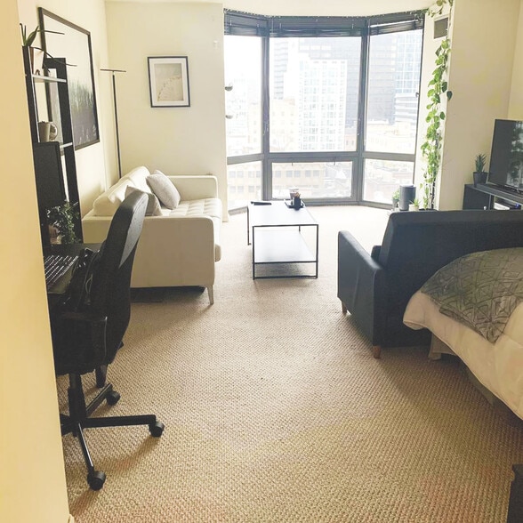 Living room - 2020 Walnut St