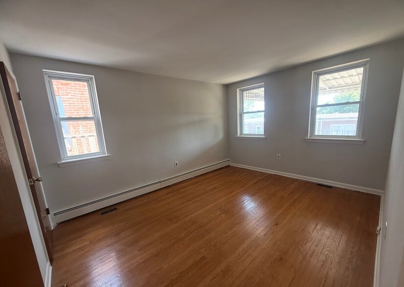 Building Photo - 608 W Lancaster Ave