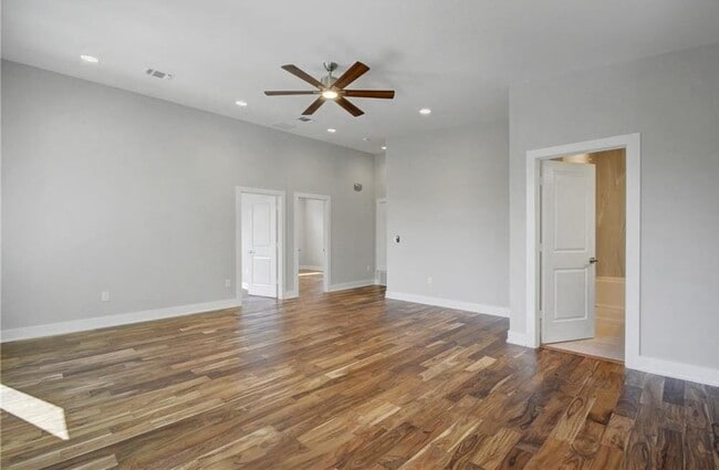 Building Photo - 1208 Kinney Ave