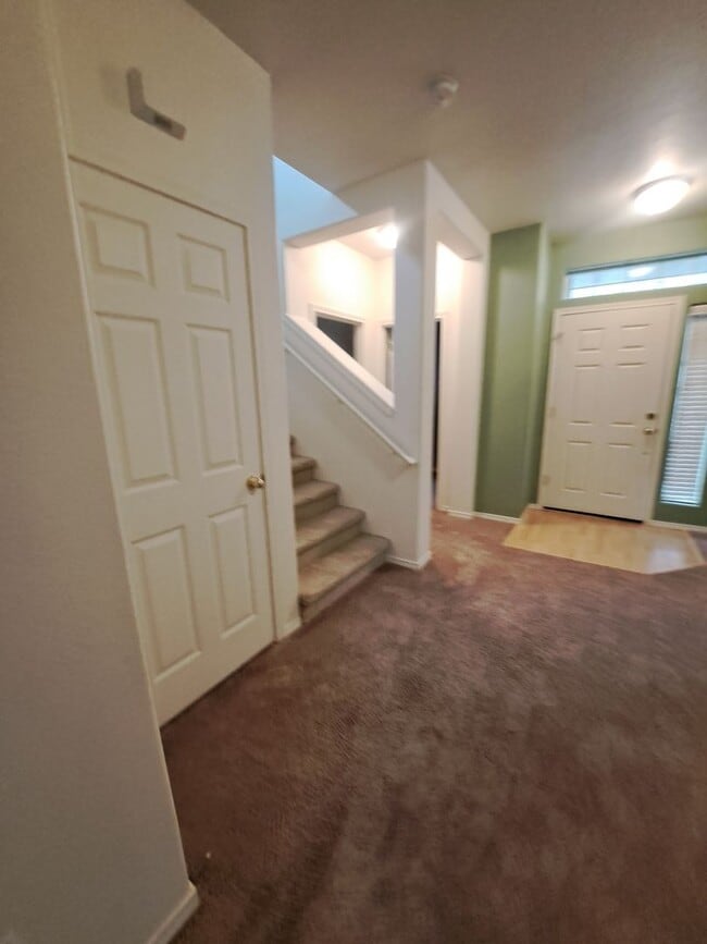 Building Photo - 3 BEDROOM - AC - move in ready Hillsboro